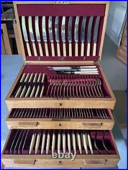 131 Piece Roberts & Doré Sheffield Silver Plated Solid Oak Canteen EPNS A1
