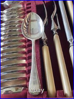 131 Piece Roberts & Doré Sheffield Silver Plated Solid Oak Canteen EPNS A1