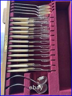 131 Piece Roberts & Doré Sheffield Silver Plated Solid Oak Canteen EPNS A1