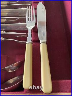 131 Piece Roberts & Doré Sheffield Silver Plated Solid Oak Canteen EPNS A1