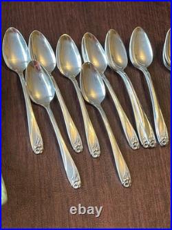 1847 Rogers Brothers 103 Piece Silver Plate 1950 Daffodil Flatware Set Box