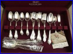 56 Pieces 1847 Rogers Bros Silverware Flatware Set Remembrance with Case