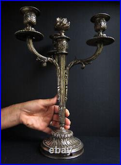 A HEAVY SILVER PLATED CLASSICAL CANDELABRA TABLE CENTRE PIECE, 19th CENTURY