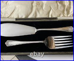 Antique Elkington & Co Silver Plate Fish Servers Cutlery Set Boxed Grape Vine