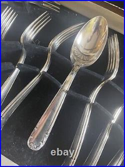 Beautiful Silver Plated Carl Mertens 42 Piece Cutlery Set Service in Oak Case