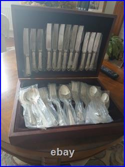 Boxed Canteen Of James Ryals Silver Plated EPNS 44 Piece Cutlery Set Wooden Box