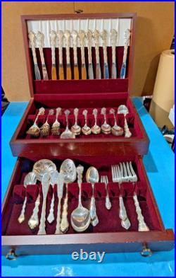 Elegant Silver Plate Oneida Community 90 Piece Set