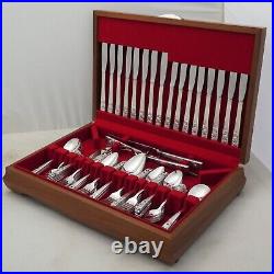 HAMPTON COURT Pattern Oneida Community Silver Plated 95 Piece Canteen of Cutlery