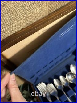 Holmes & Edwards IS Inlaid Silver Plate Flatware 110 Pieces & Case Silverplate