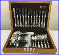 ONEIDA COMMUNITY SILVER PLATED 44 Piece CANTEEN of CUTLERY
