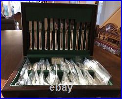 ONEIDA Seneca Design Silver Plated Service 44 Piece Canteen of Cutlery Used Once