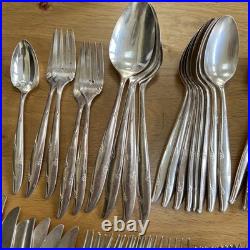 Oneida Community Carousel Silver Plated Cutlery Set 64 Pieces Vintage
