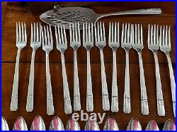 Oneida Prestige Silver Plate Flatware Set 1938 Grenoble 98 Pieces w Silver Chest