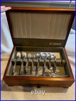 Rogers Bros 80 piece silver plate Magic Rose 12-place flatware set with chest