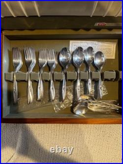 Rogers Bros 80 piece silver plate Magic Rose 12-place flatware set with chest