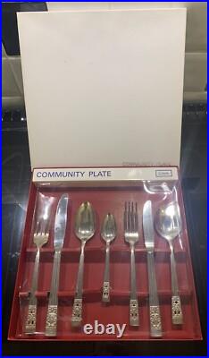 SILVER PLATE HAMPTON COURT CUTLERY BY ONEIDA COMMUNITY PLATE 7 piece place sets