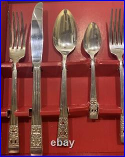 SILVER PLATE HAMPTON COURT CUTLERY BY ONEIDA COMMUNITY PLATE 7 piece place sets