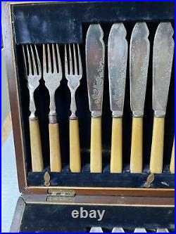Victorian Antique Rodgers Silver Plate 24 Piece Fish Cutlery Canteen