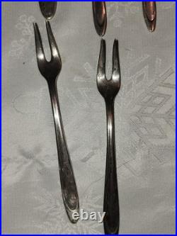 Vintage 25 Piece Silver Plate Sevice wear. Mixed lot