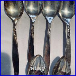 Vintage 39 Piece Oneida Community Silver plate Flatware Winsome Pattern 1959