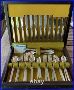 Vintage 44 Piece Oneida Community Stainless Steel Frostfire Pattern Cutlery Set