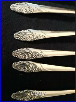 Vintage Community Oneida Evening Star Silver Plate 67 Piece Silverware With Case