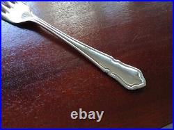 Vintage Oneida Brand Silver EPNS Cutlery Canteen 66 Piece Eight Dinner Settings
