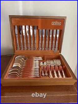 Vintage Oneida Flirtation pattern silver plated canteen of 44 pieces