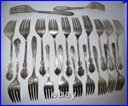 Vintage WM Rogers International Silver / Silverplate Flatware Lot 125 pieces