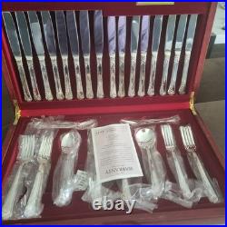W. A. Rogers Oneida Damask Rose Silver Plate Flatware Cutlery 44 Piece Set Boxed